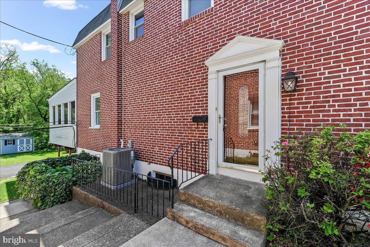 302 Lakeview Drive photo 3