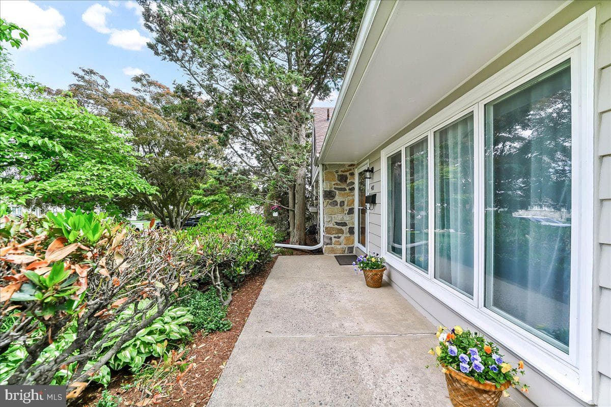 411 Harvard Avenue photo 3