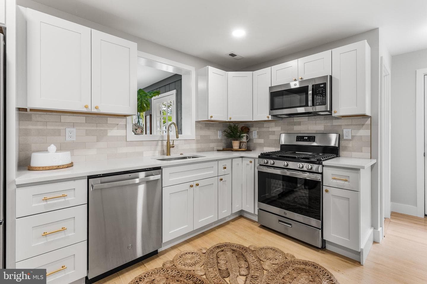 608 Hutchinson Terrace photo 10