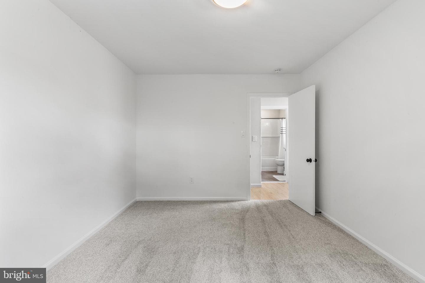 608 Hutchinson Terrace photo 27