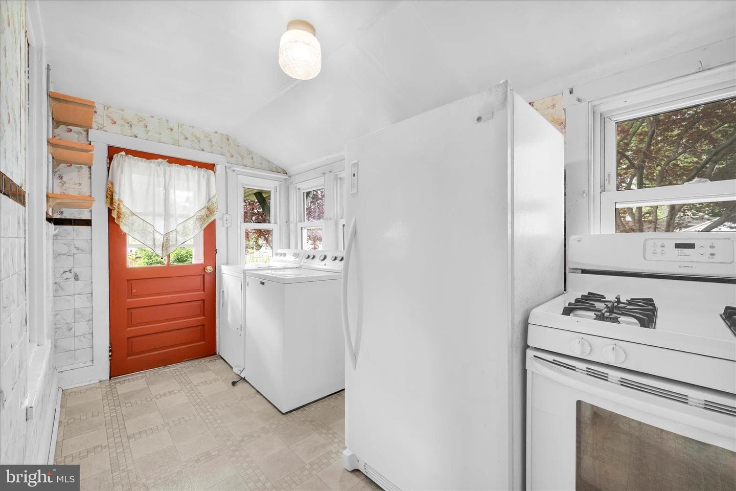 1666 Ward St photo 16