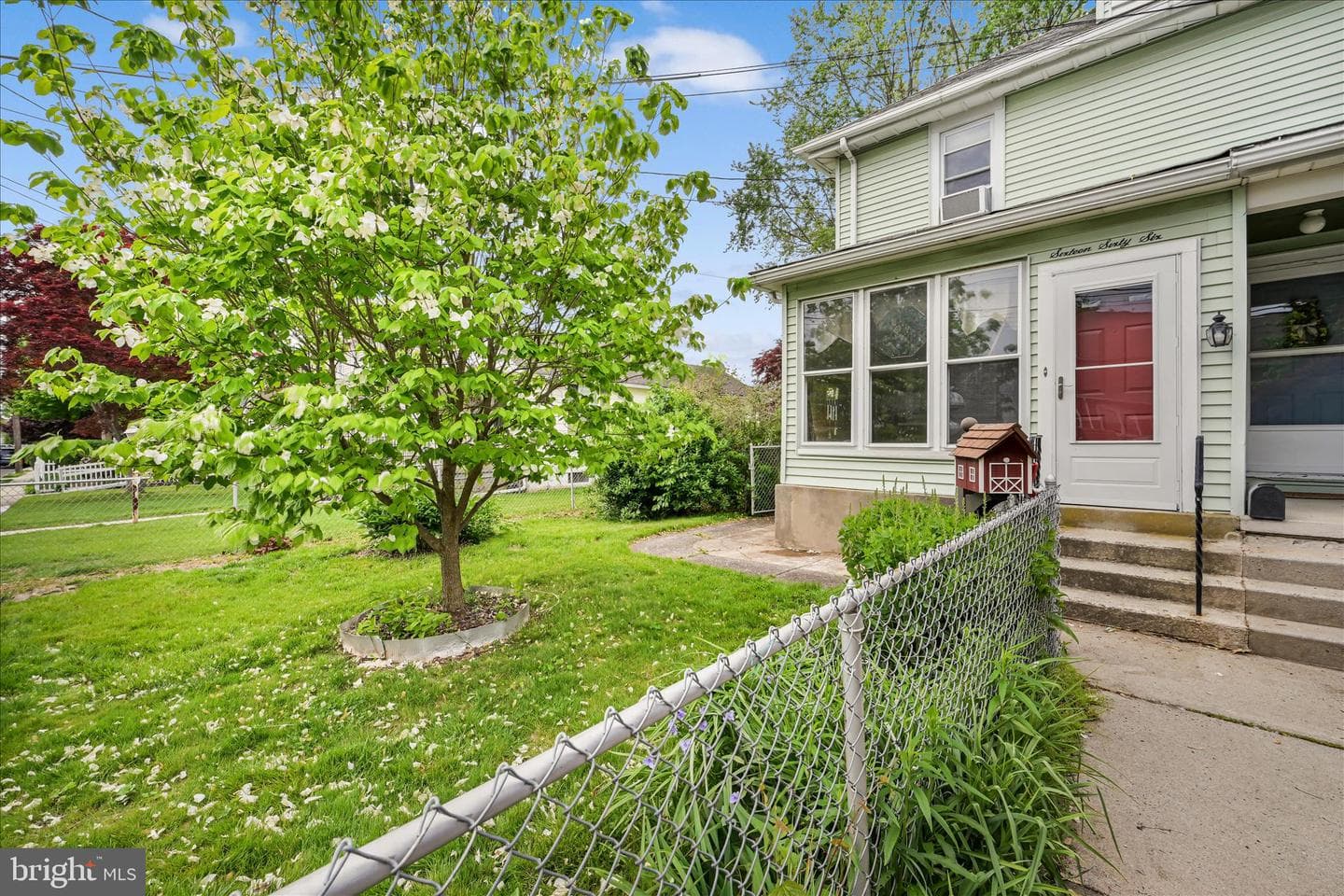 1666 Ward St photo 5