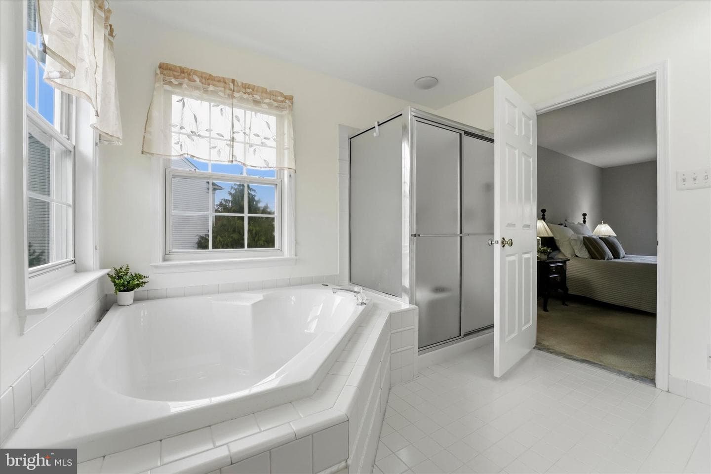 713 Iris Lane photo 24