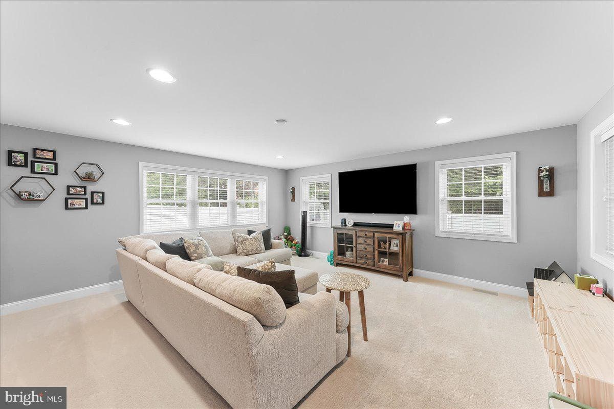 9 Pickwick Lane photo 14