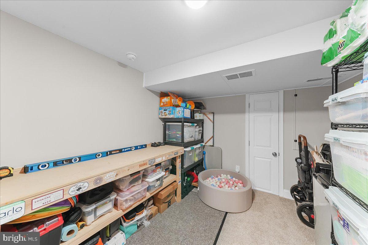9 Pickwick Lane photo 32