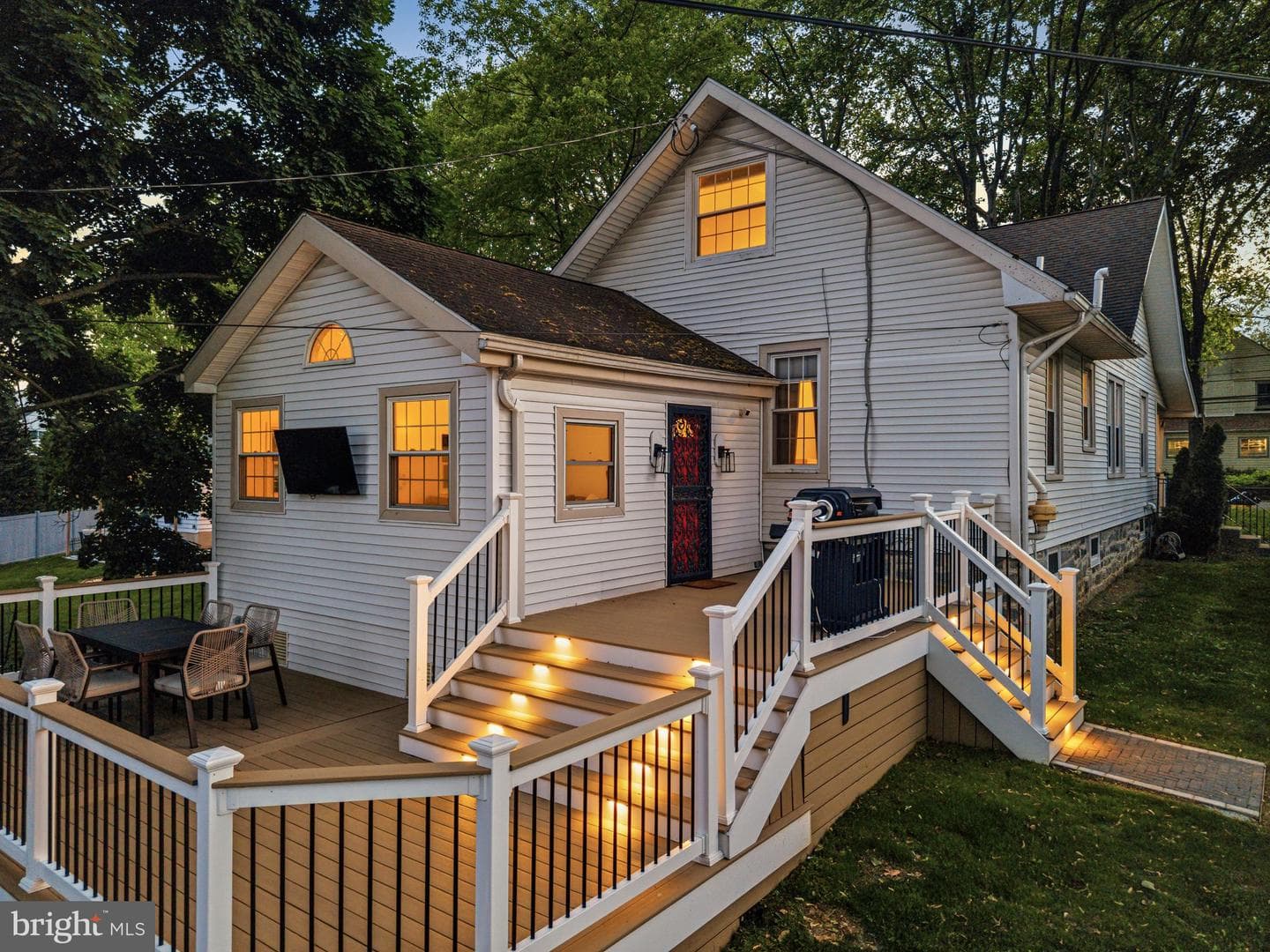 93 Saxer Avenue photo 21
