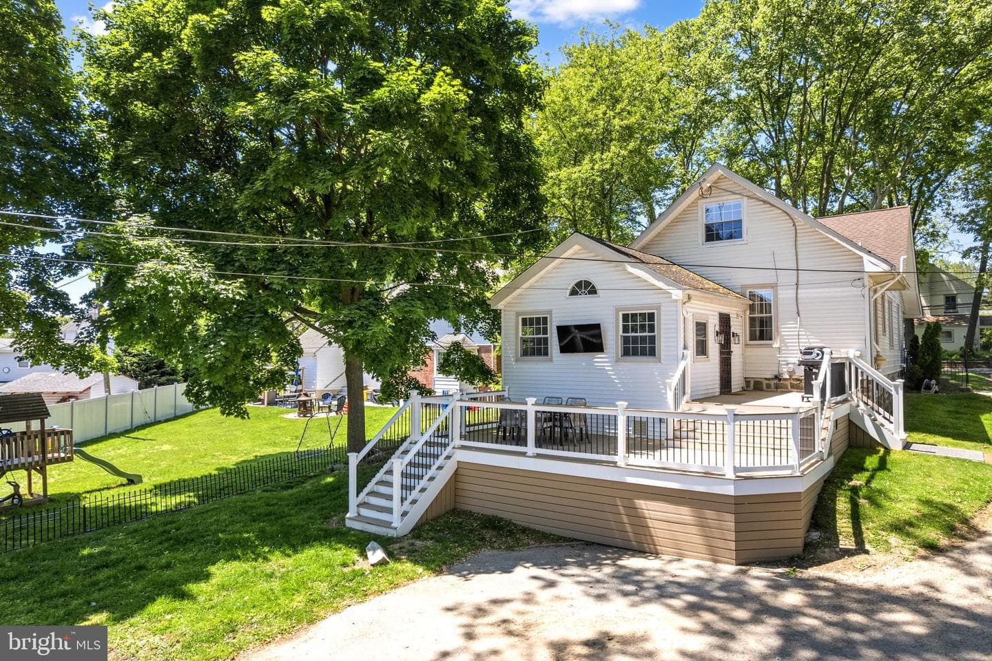 93 Saxer Avenue photo 25