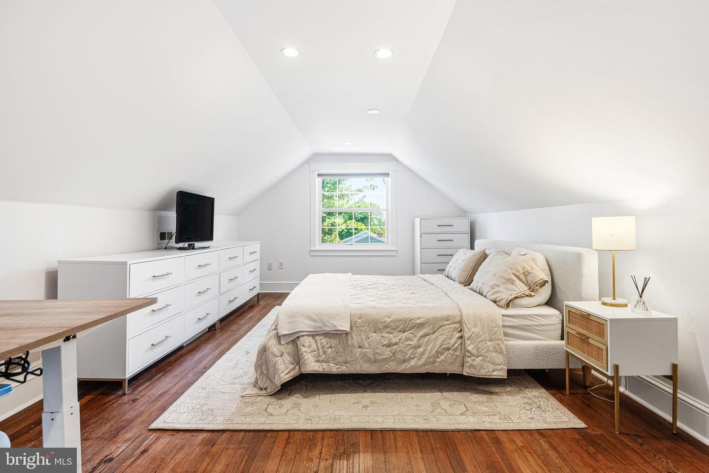 93 Saxer Avenue photo 31