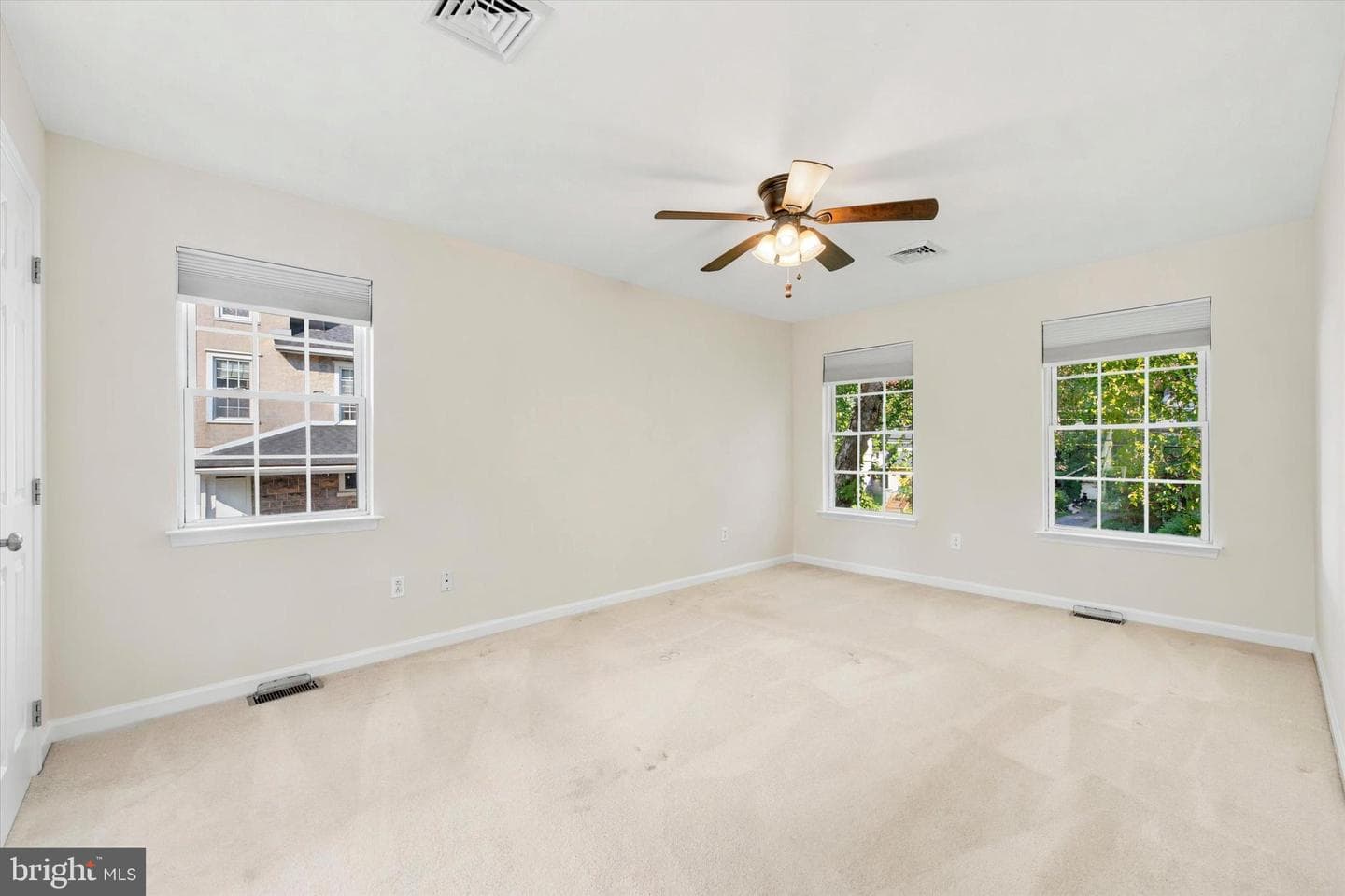 1211 Morton Avenue photo 21