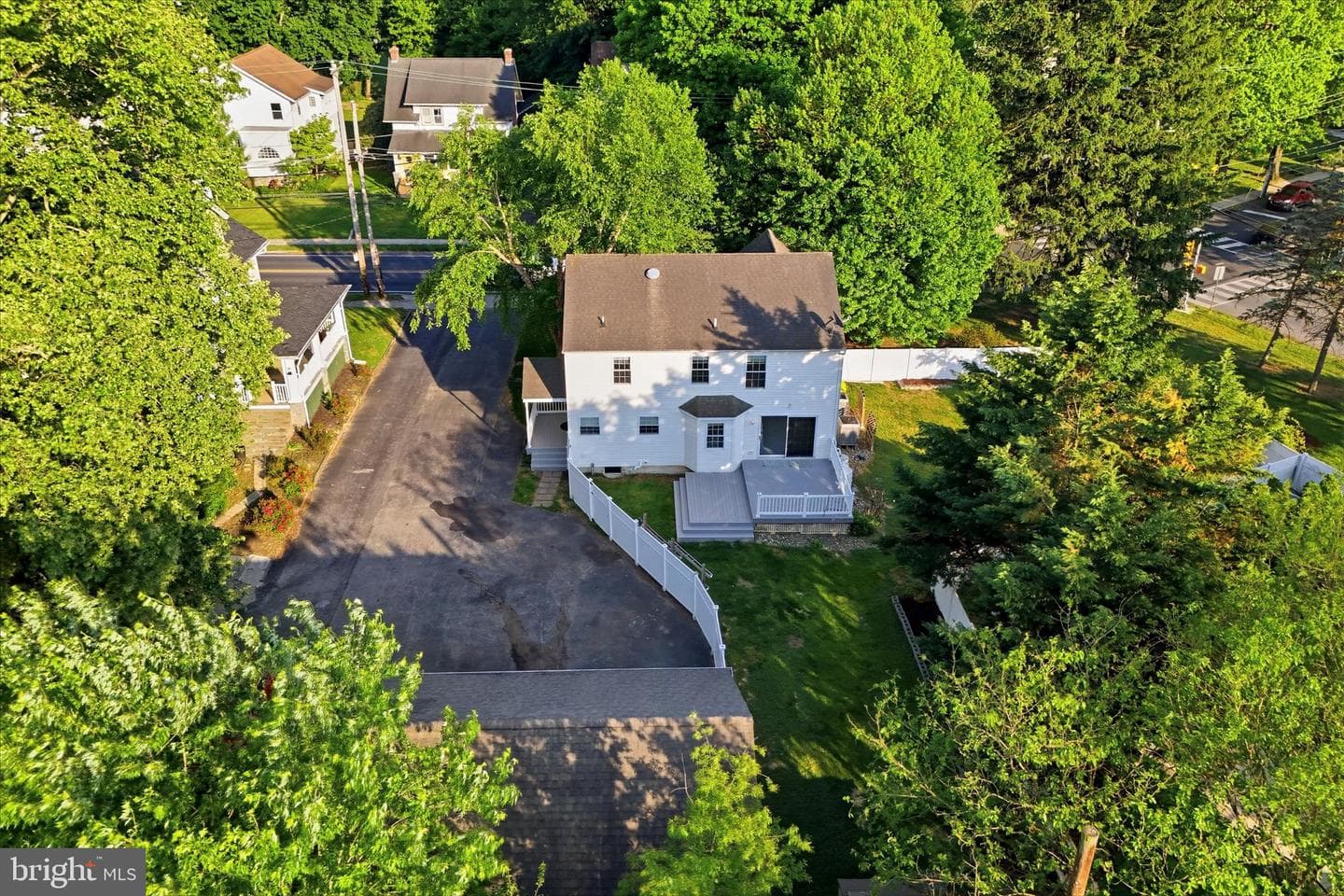 1211 Morton Avenue photo 4