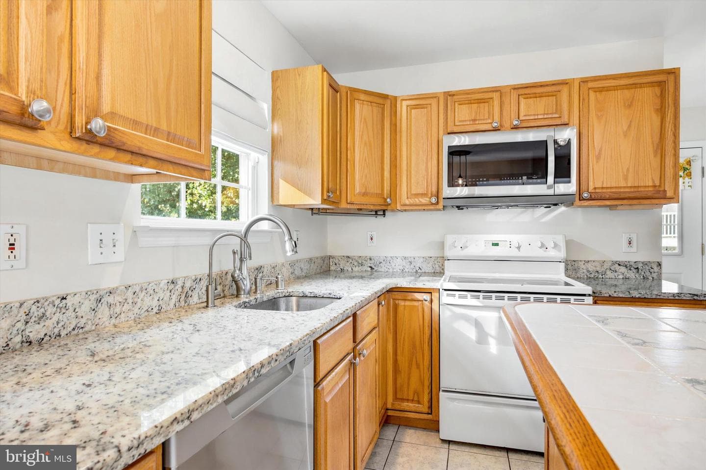 1211 Morton Avenue photo 9