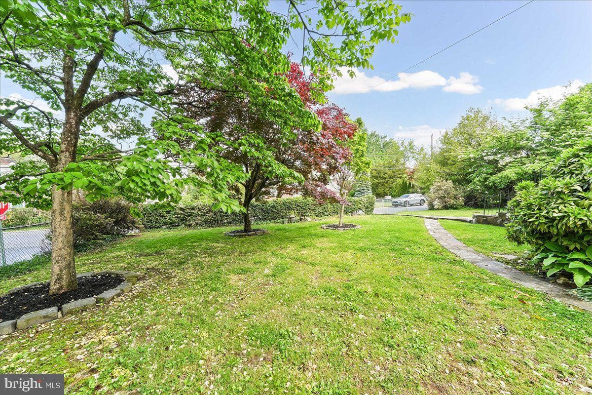 1359 Peach Street photo 35