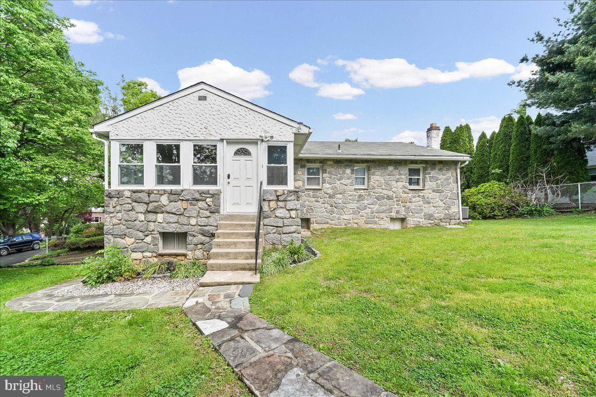 1359 Peach Street photo 37
