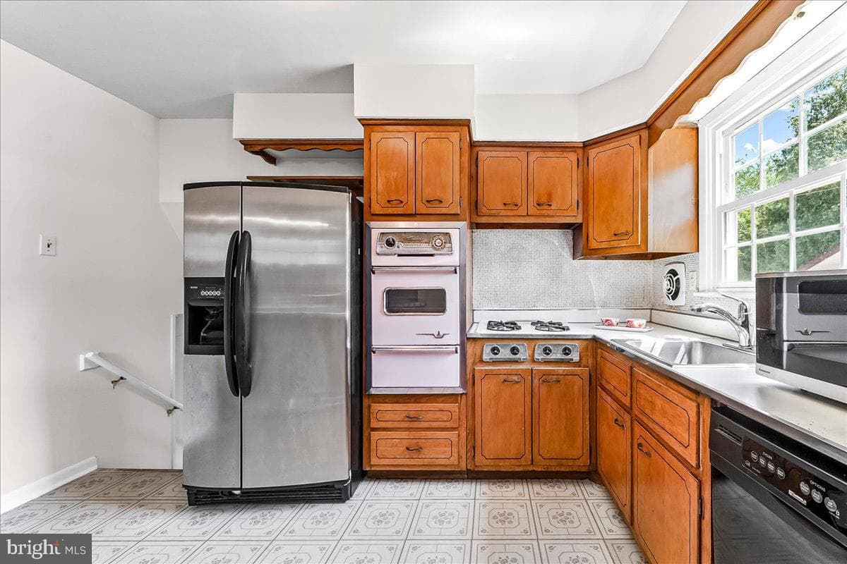410 Lyndhurst Drive photo 11