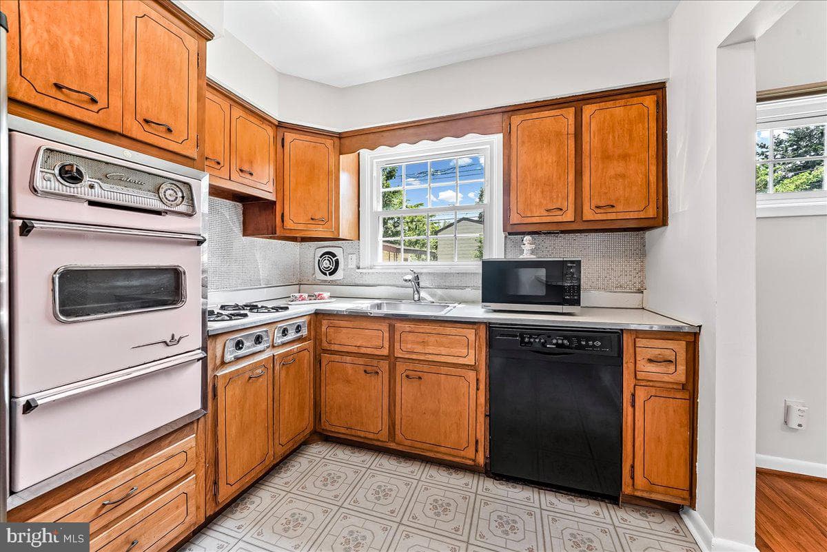 410 Lyndhurst Drive photo 12