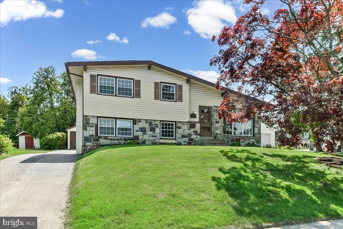 410 Lyndhurst Drive photo 2
