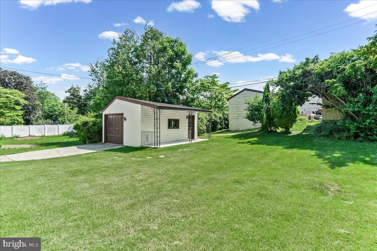 410 Lyndhurst Drive photo 27