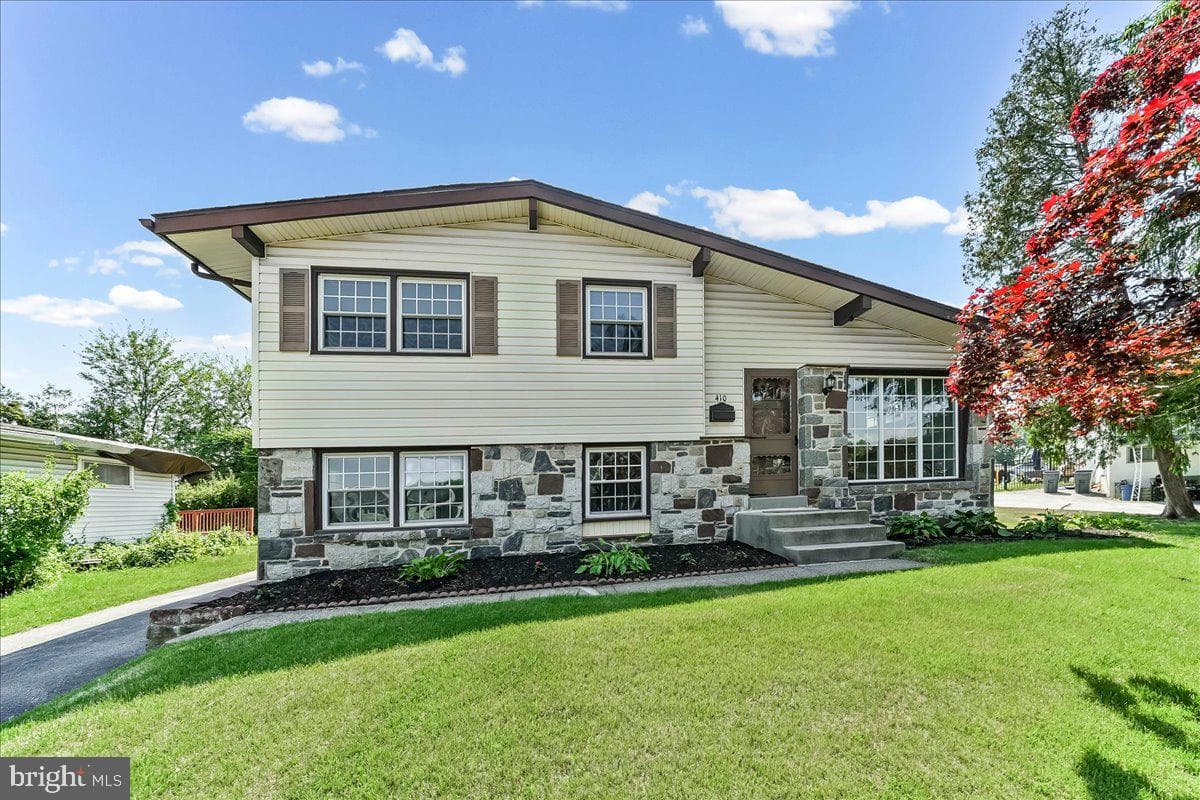 410 Lyndhurst Drive photo 3
