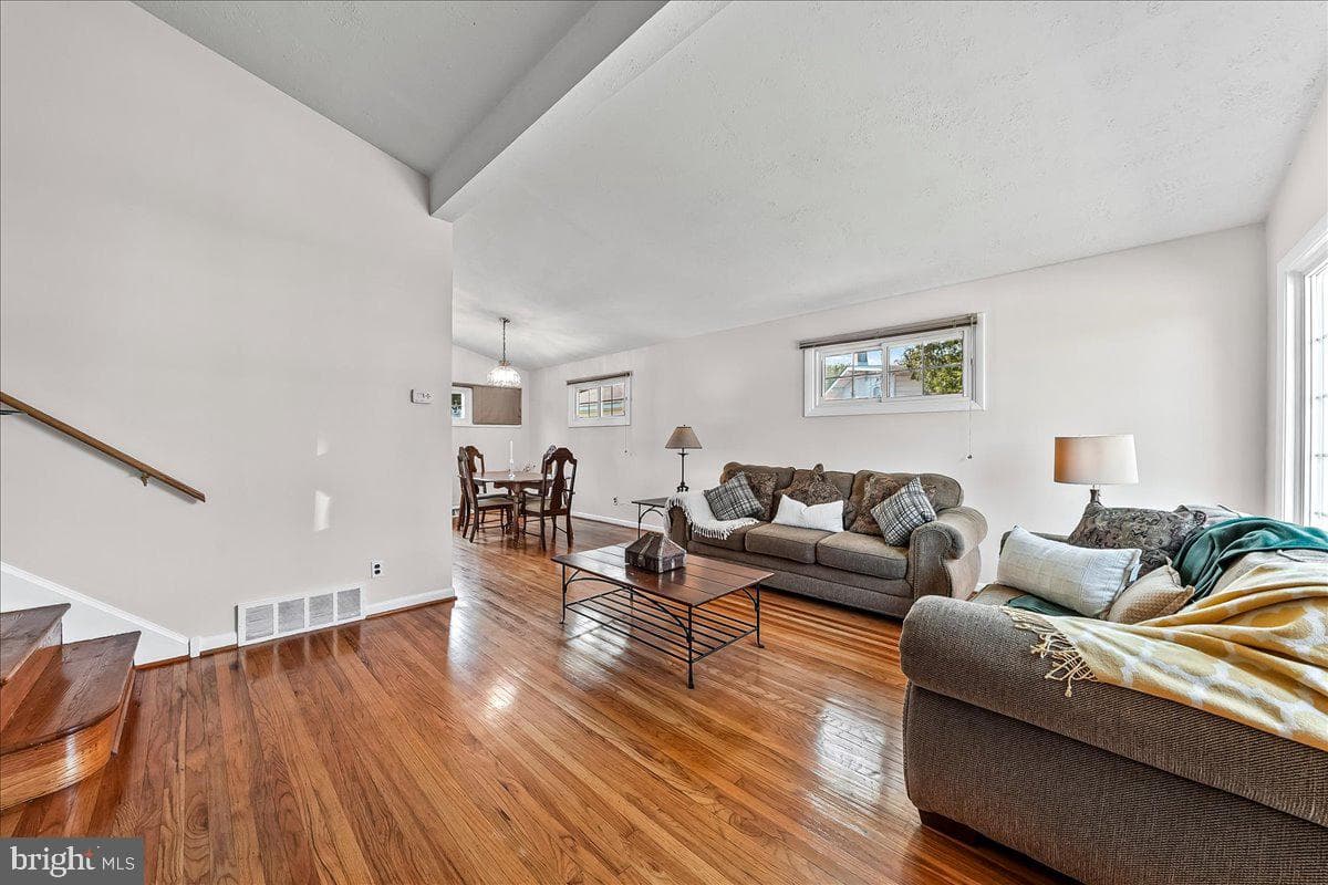 410 Lyndhurst Drive photo 5