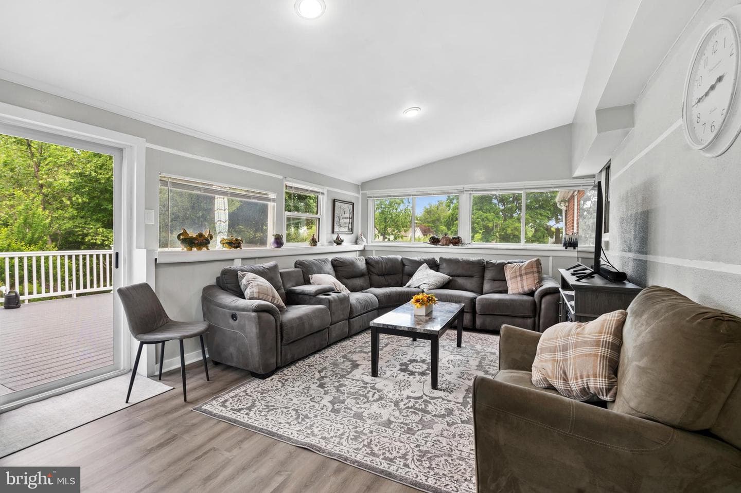 214 S Sproul Road photo 13