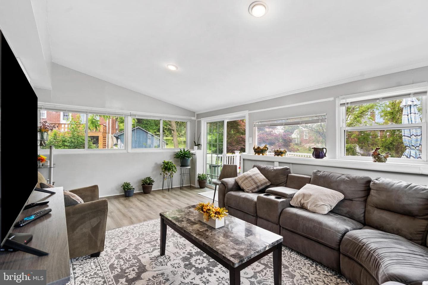 214 S Sproul Road photo 14
