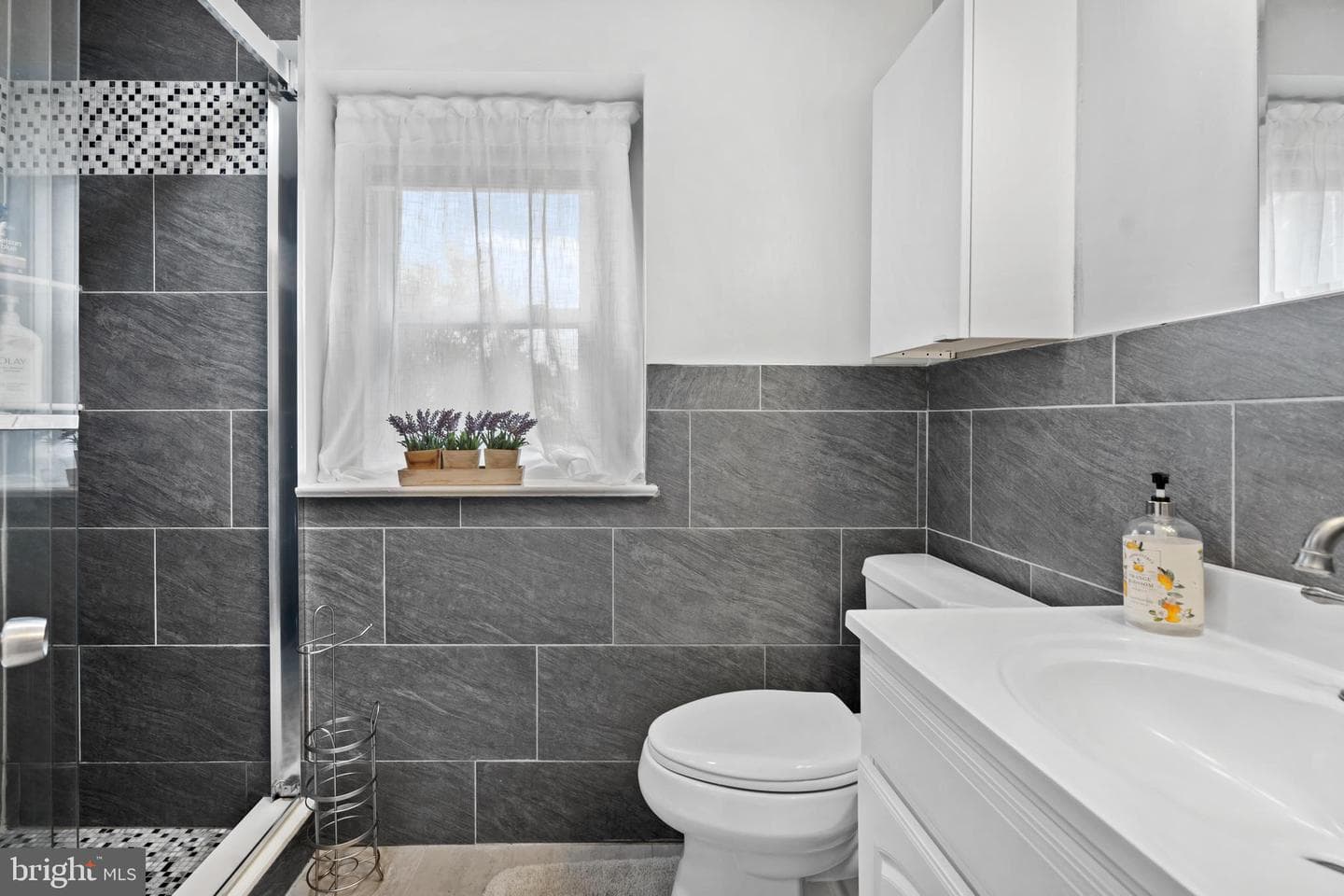 214 S Sproul Road photo 24