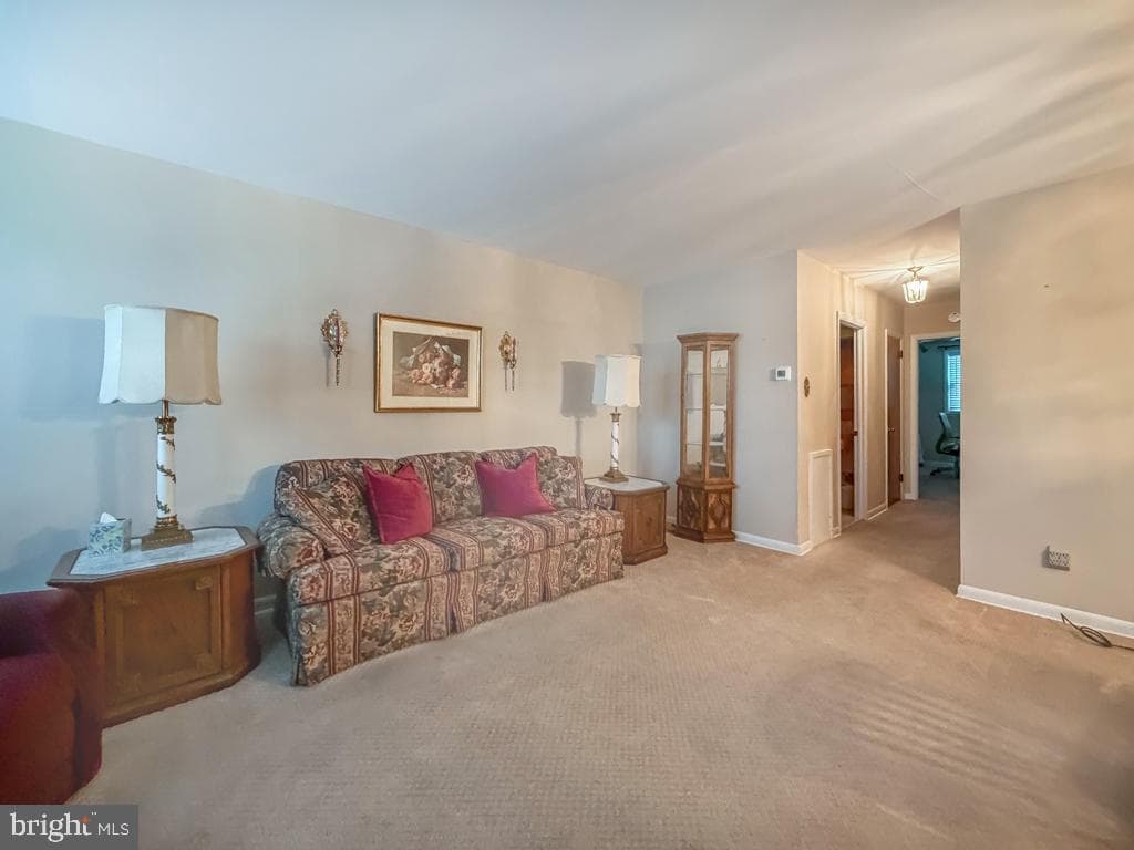 347 Beverly Boulevard photo 3