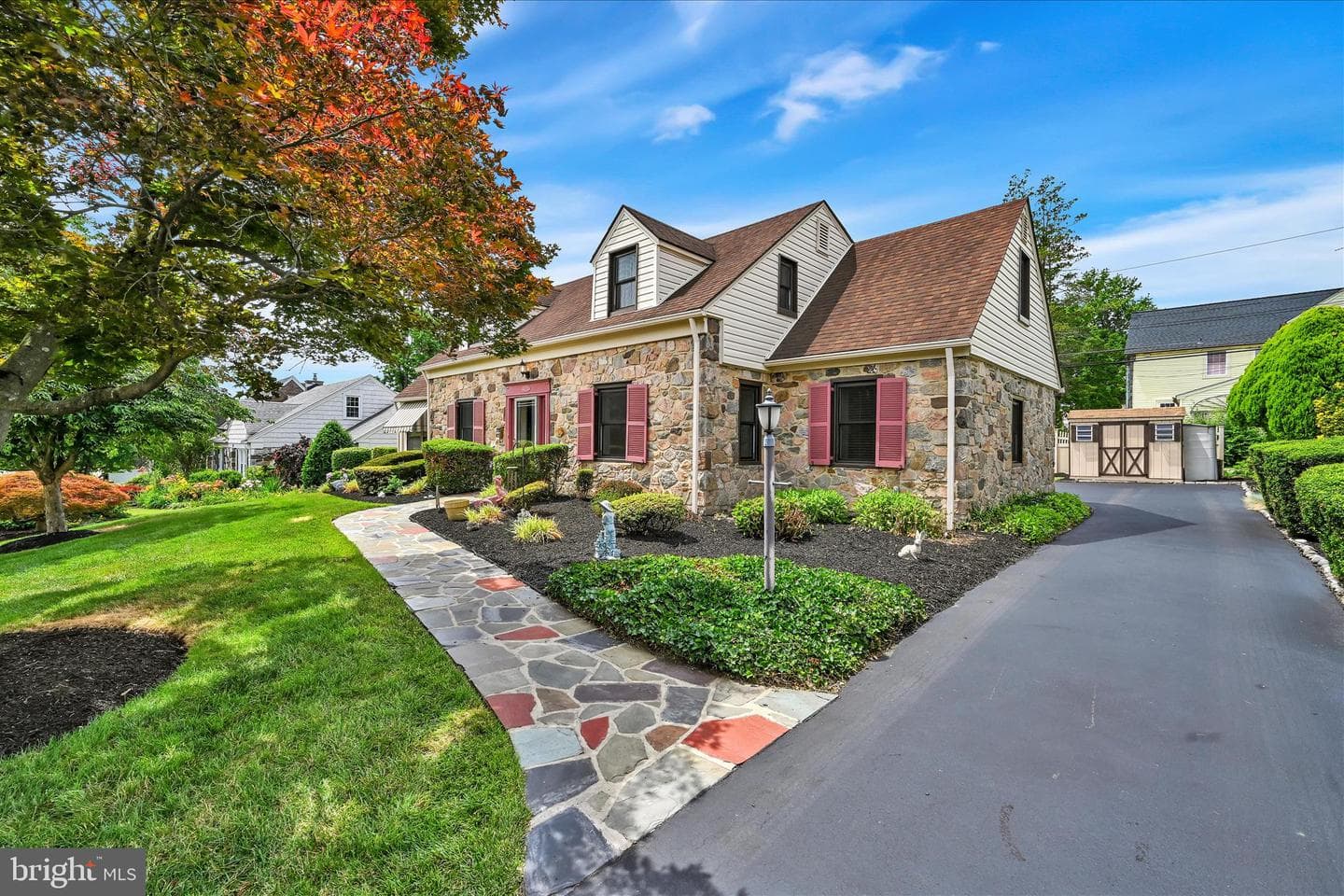 526 Argyle Road photo 3