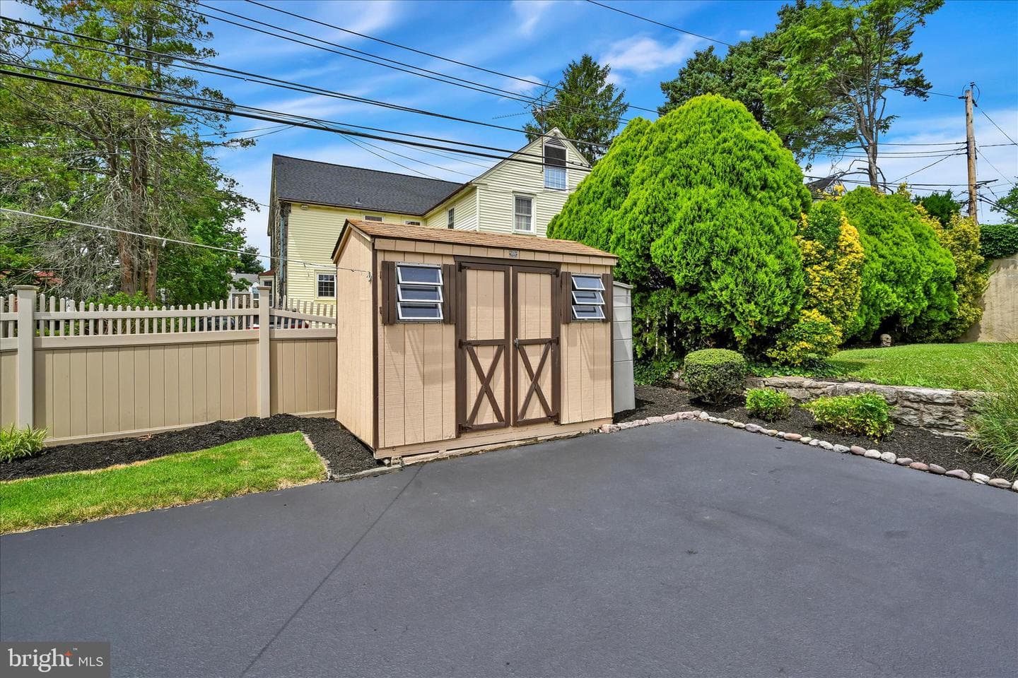 526 Argyle Road photo 36