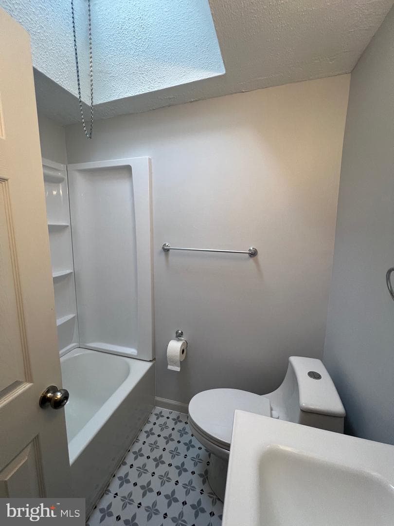 135 Ervin Avenue photo 10