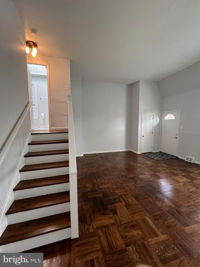 135 Ervin Avenue photo 23