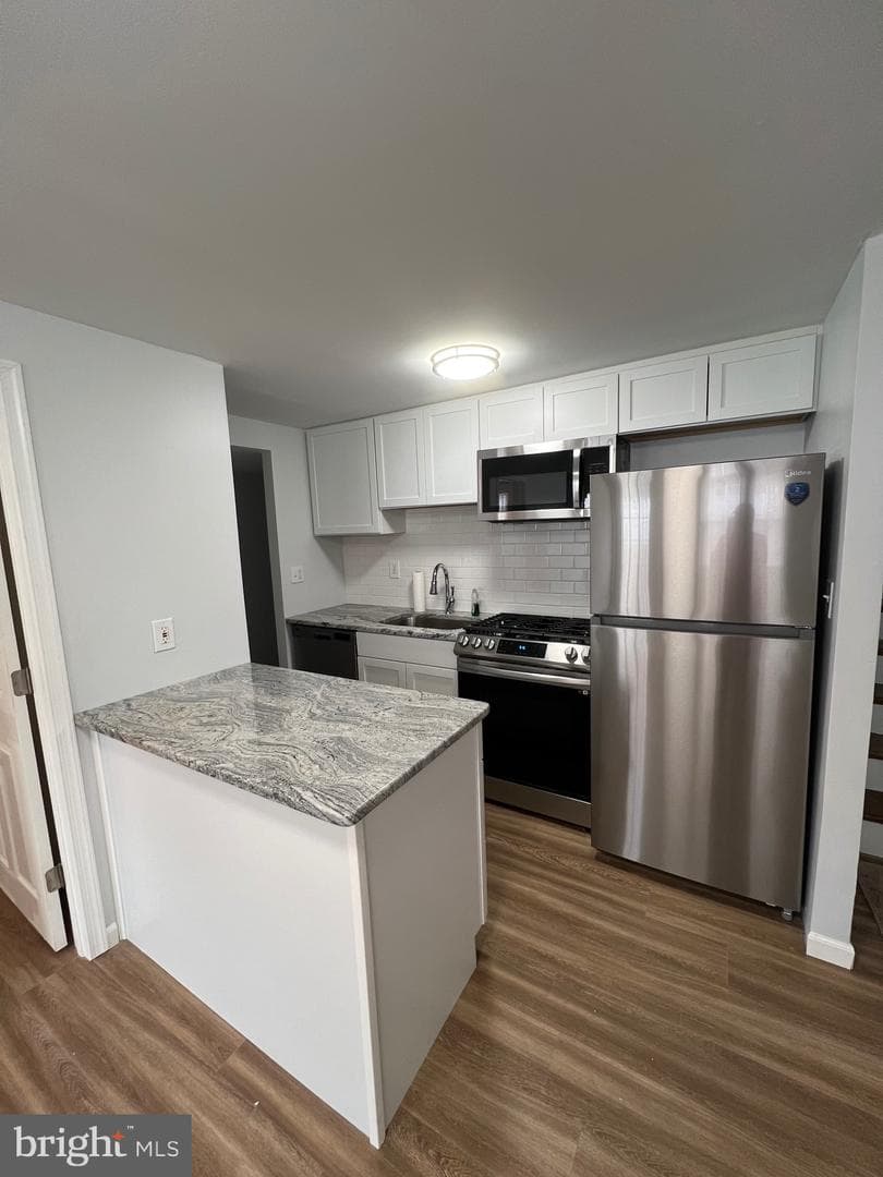 135 Ervin Avenue photo 29