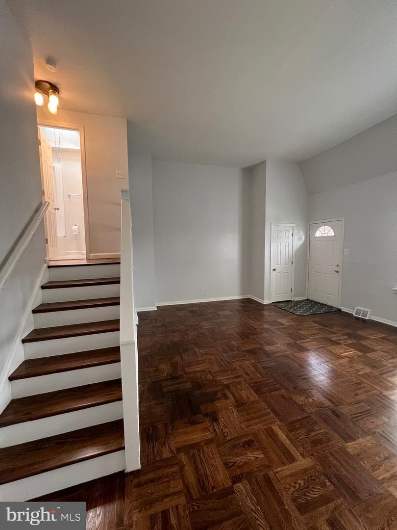 135 Ervin Avenue photo 6