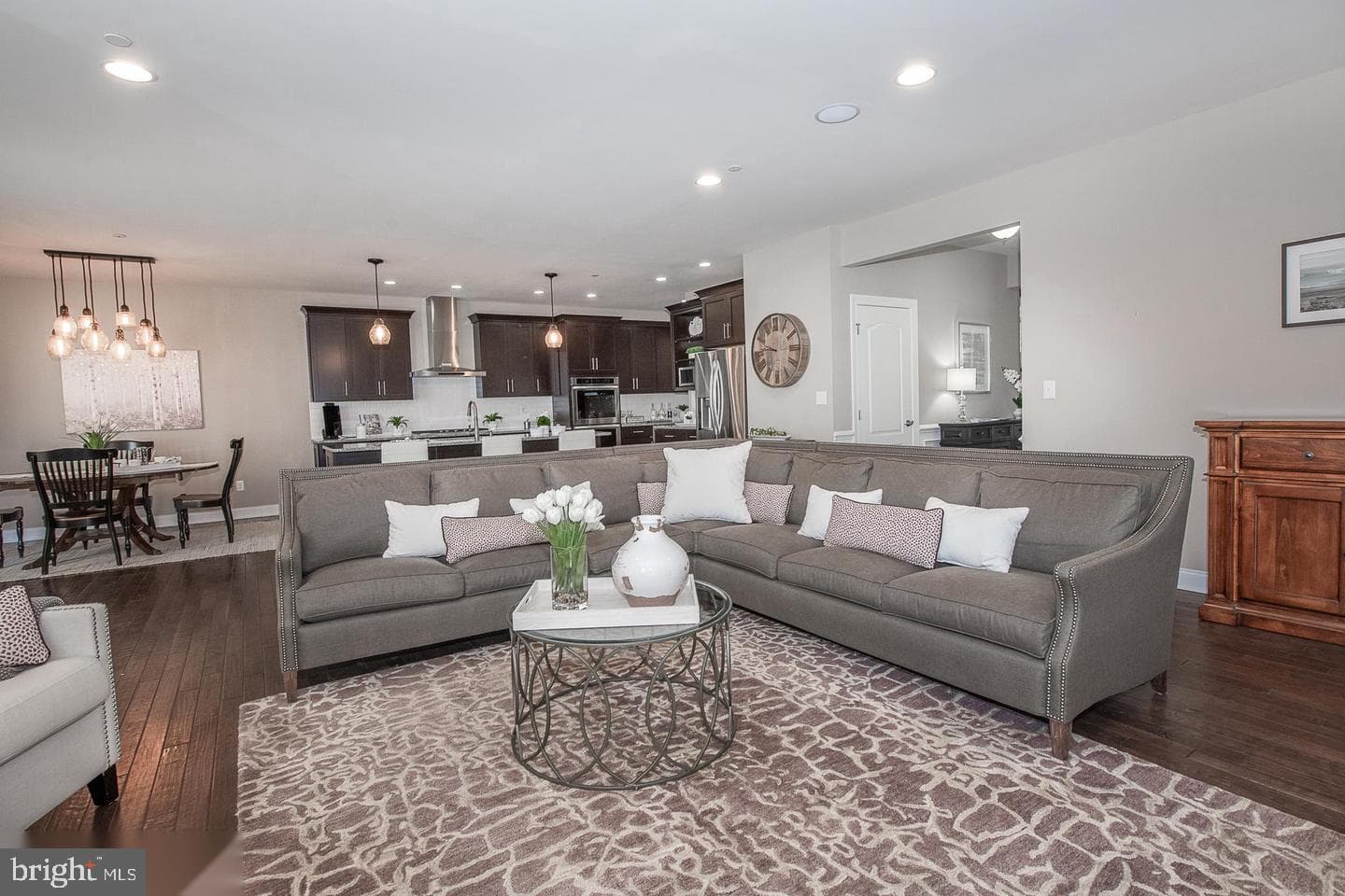 3704 Liseter Gardens photo 18