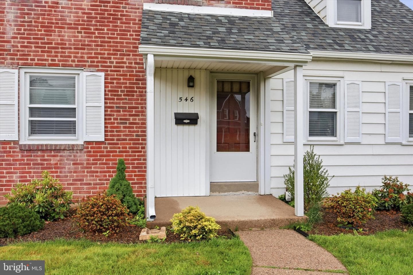 546 Arlington Avenue photo 4