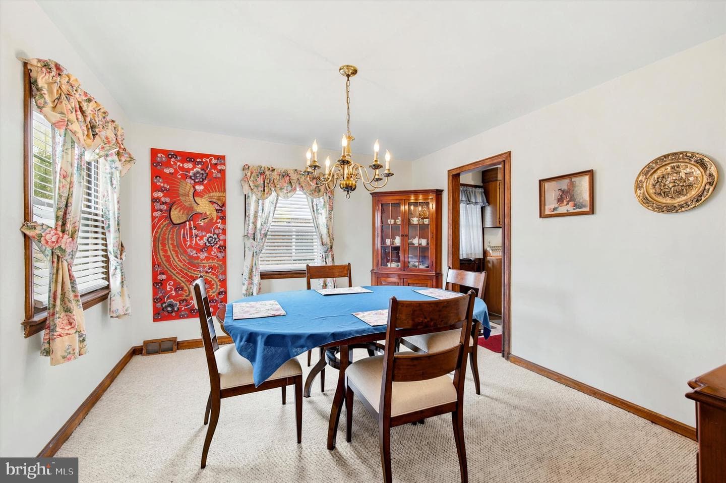 546 Arlington Avenue photo 6