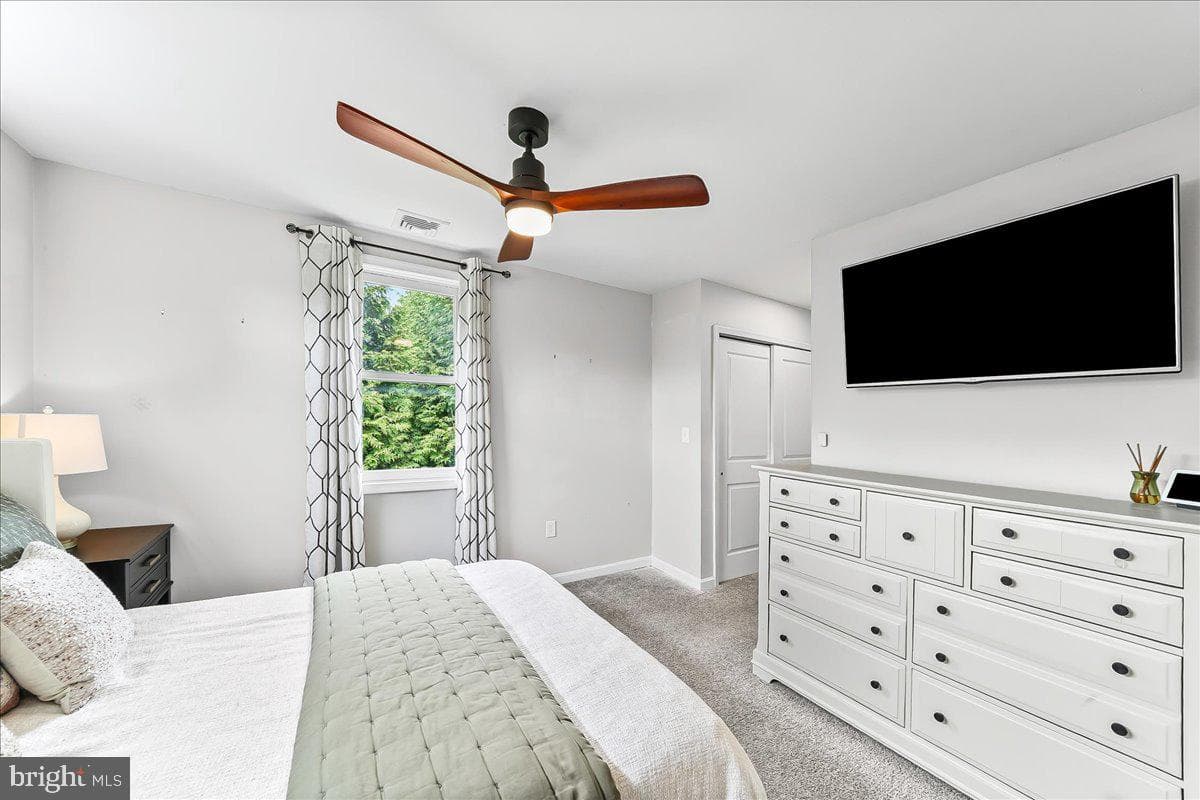 204 S Pennell Road photo 16