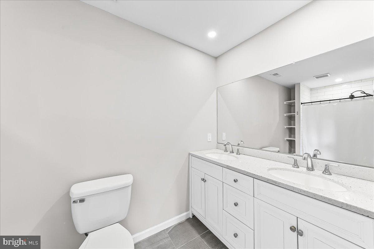 204 S Pennell Road photo 19