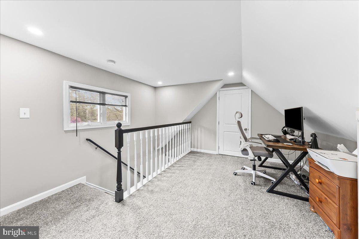 204 S Pennell Road photo 23