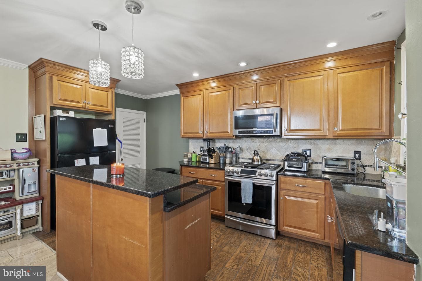 2348 Highland Avenue photo 12