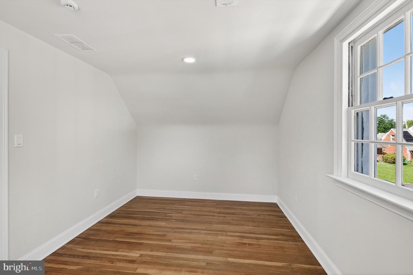 542 Stanbridge Road photo 27