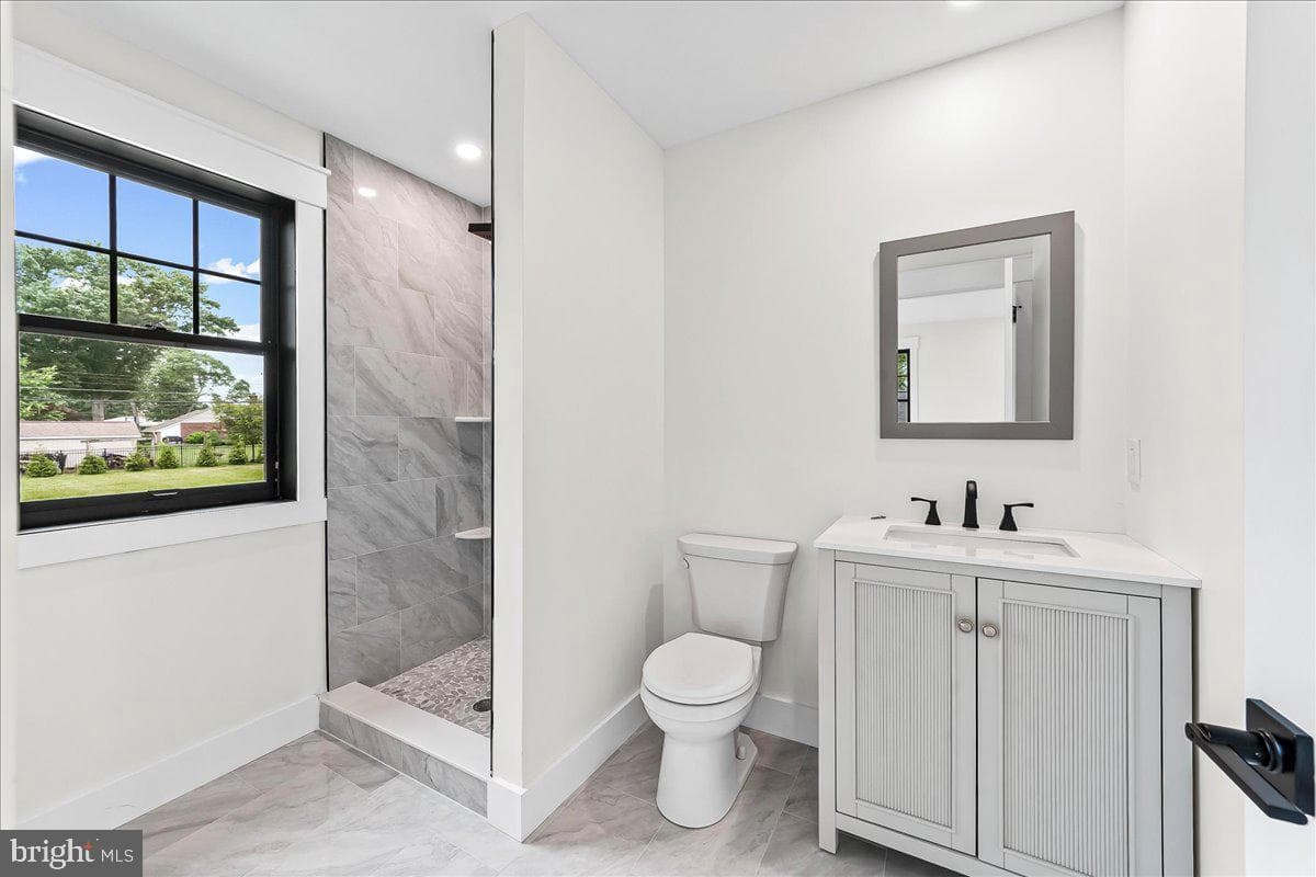 1008 Richmond Road photo 20