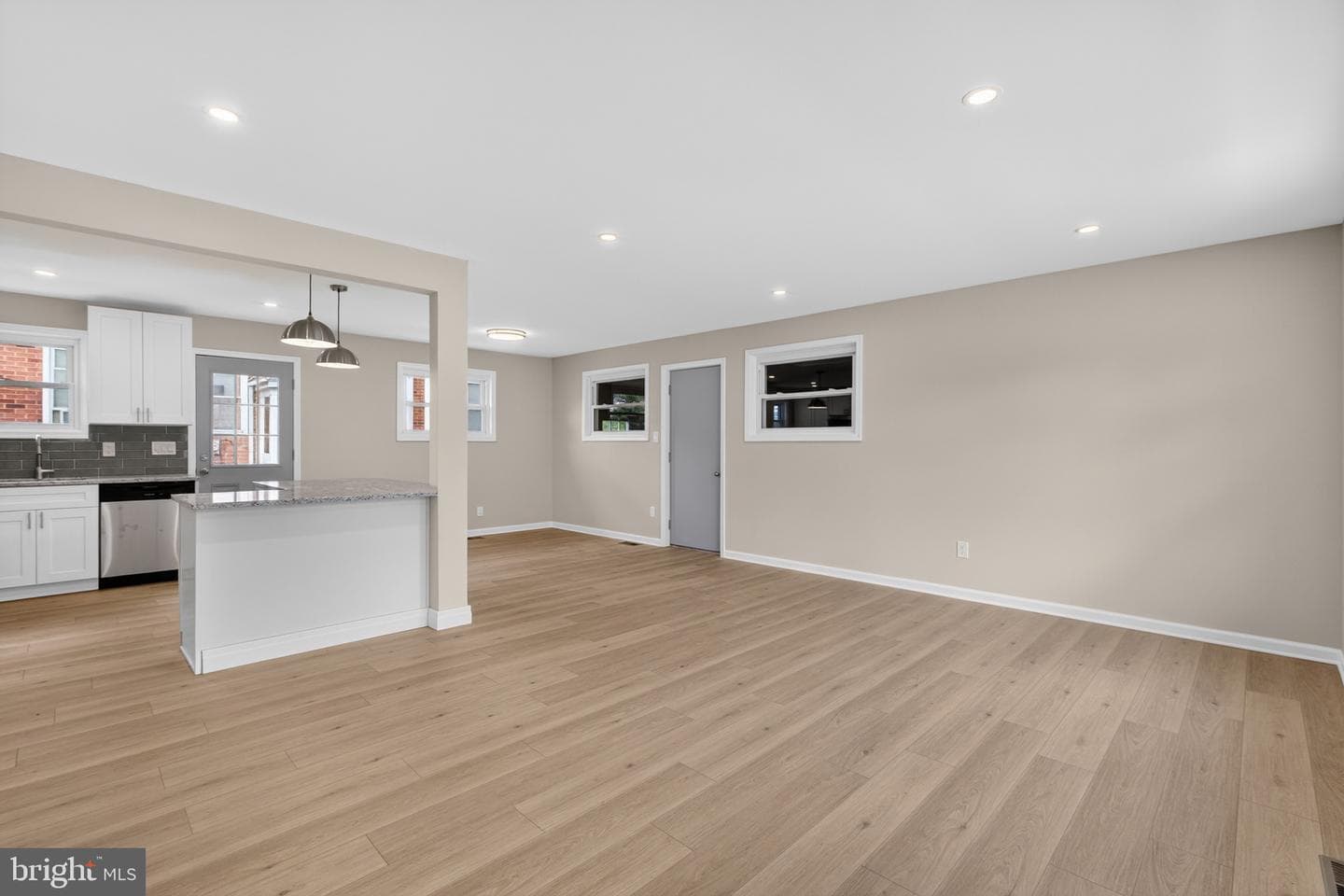 6 N Scott Avenue photo 11