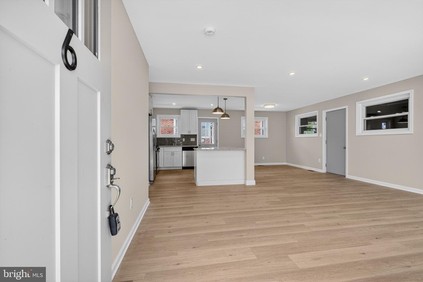6 N Scott Avenue photo 18