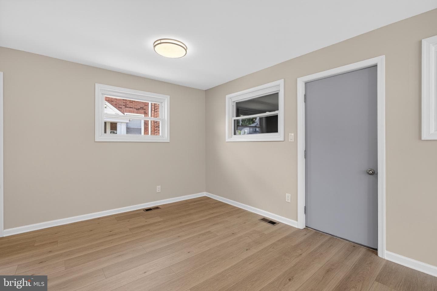 6 N Scott Avenue photo 20
