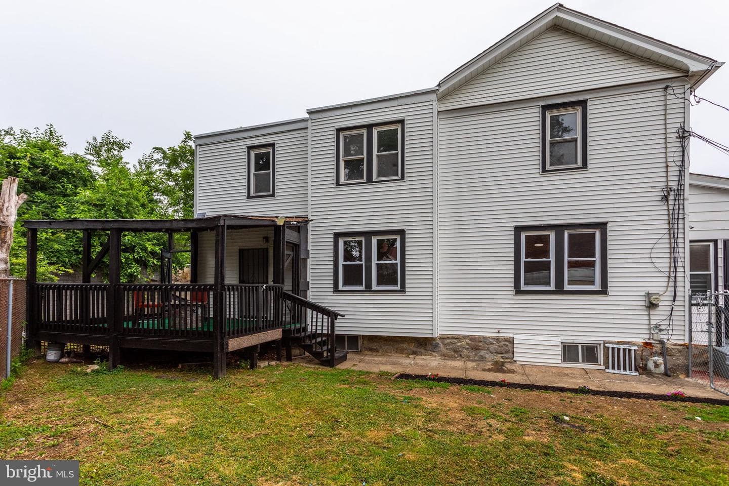 552 Larchwood Avenue photo 32