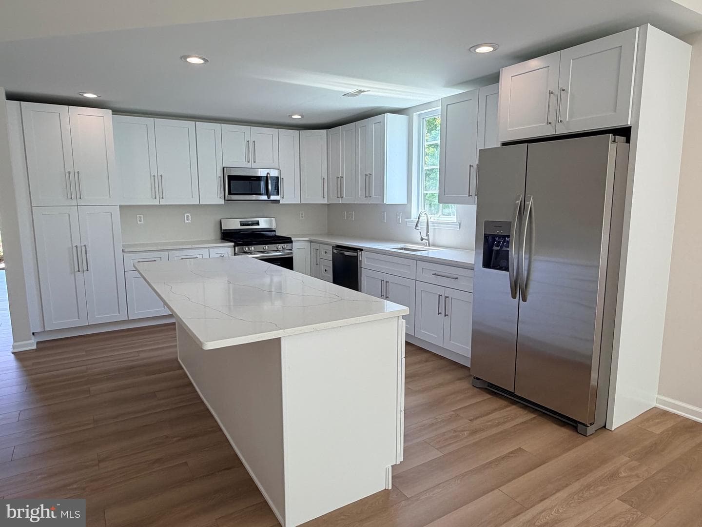 1663 Village Avenue photo 23