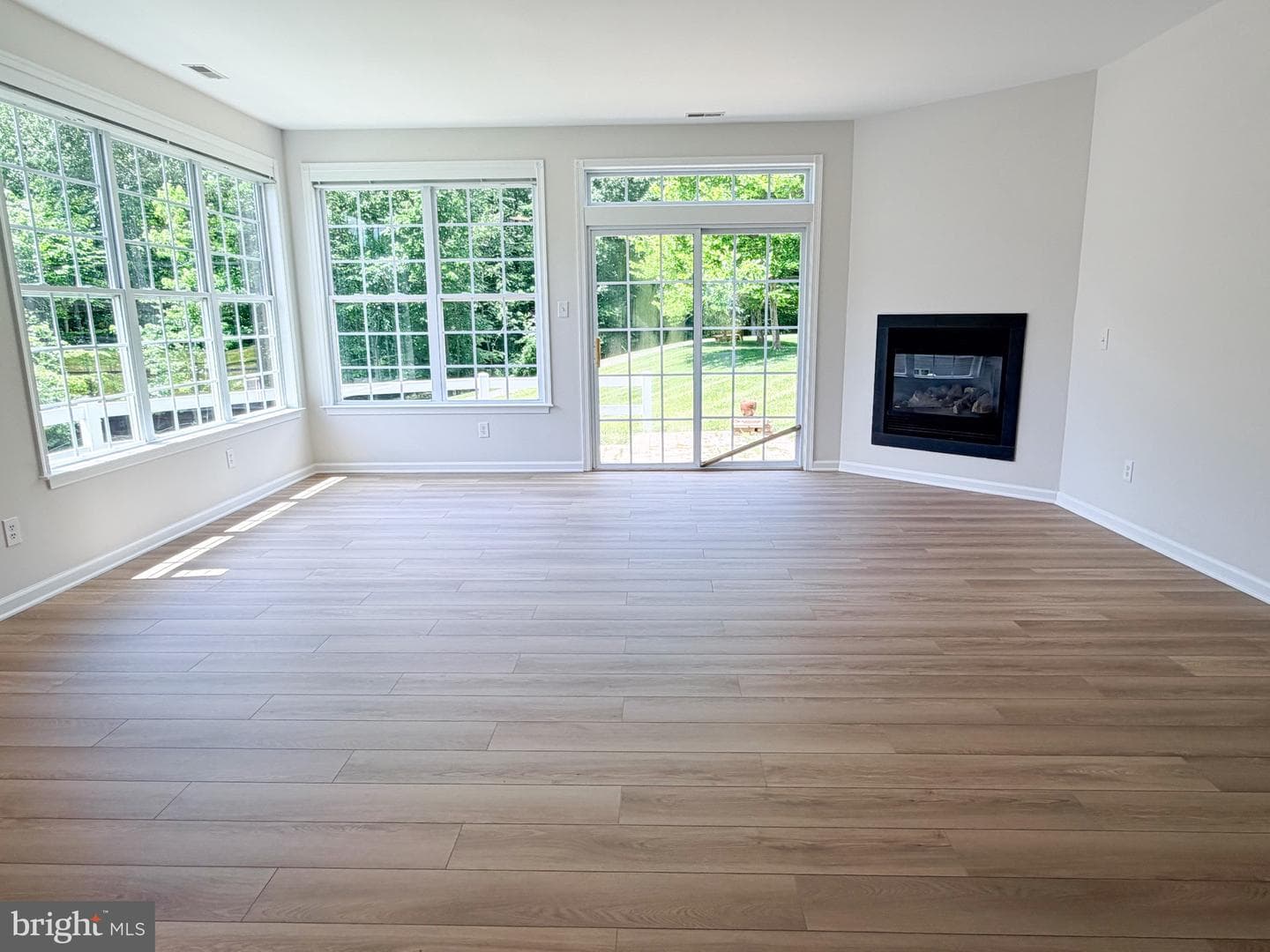 1663 Village Avenue photo 25