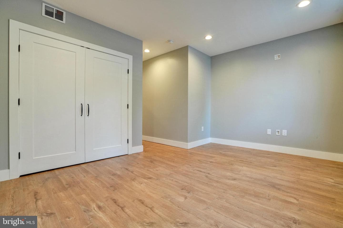 609 Vernon Street photo 12