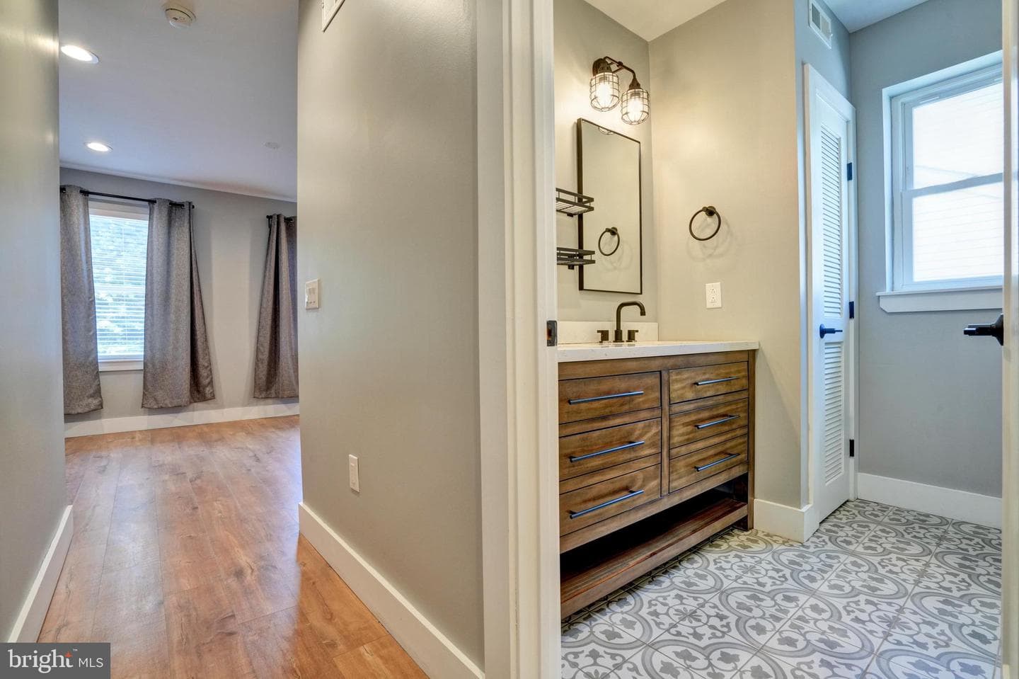 609 Vernon Street photo 14